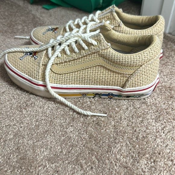 ONE PIECE VANS LIKE NEW(limited addition) - Picture 2 of 5